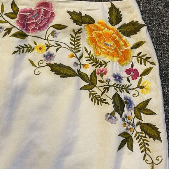 Peter Nygard White Embroidered Floral Skirt Women's size‎ 14 Back Zipper Closure - Picture 5 of 13